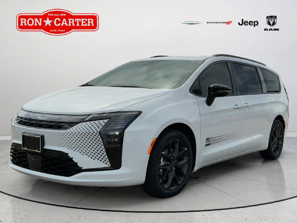 New 2027 Bright White Clear-Coat Paint Chrysler Select image 3