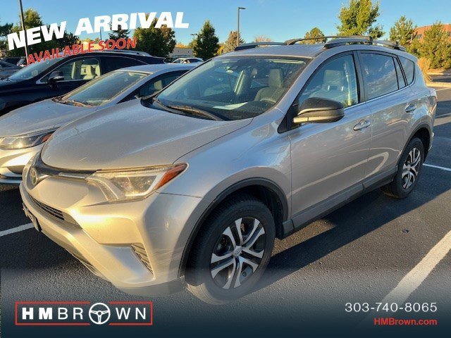2017 Toyota RAV4 LE photo 2