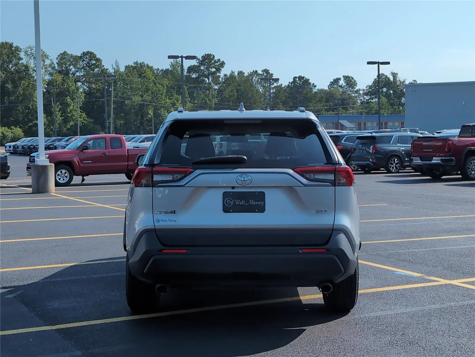 Used 2020 Silver Sky Metallic Toyota XLE image 4