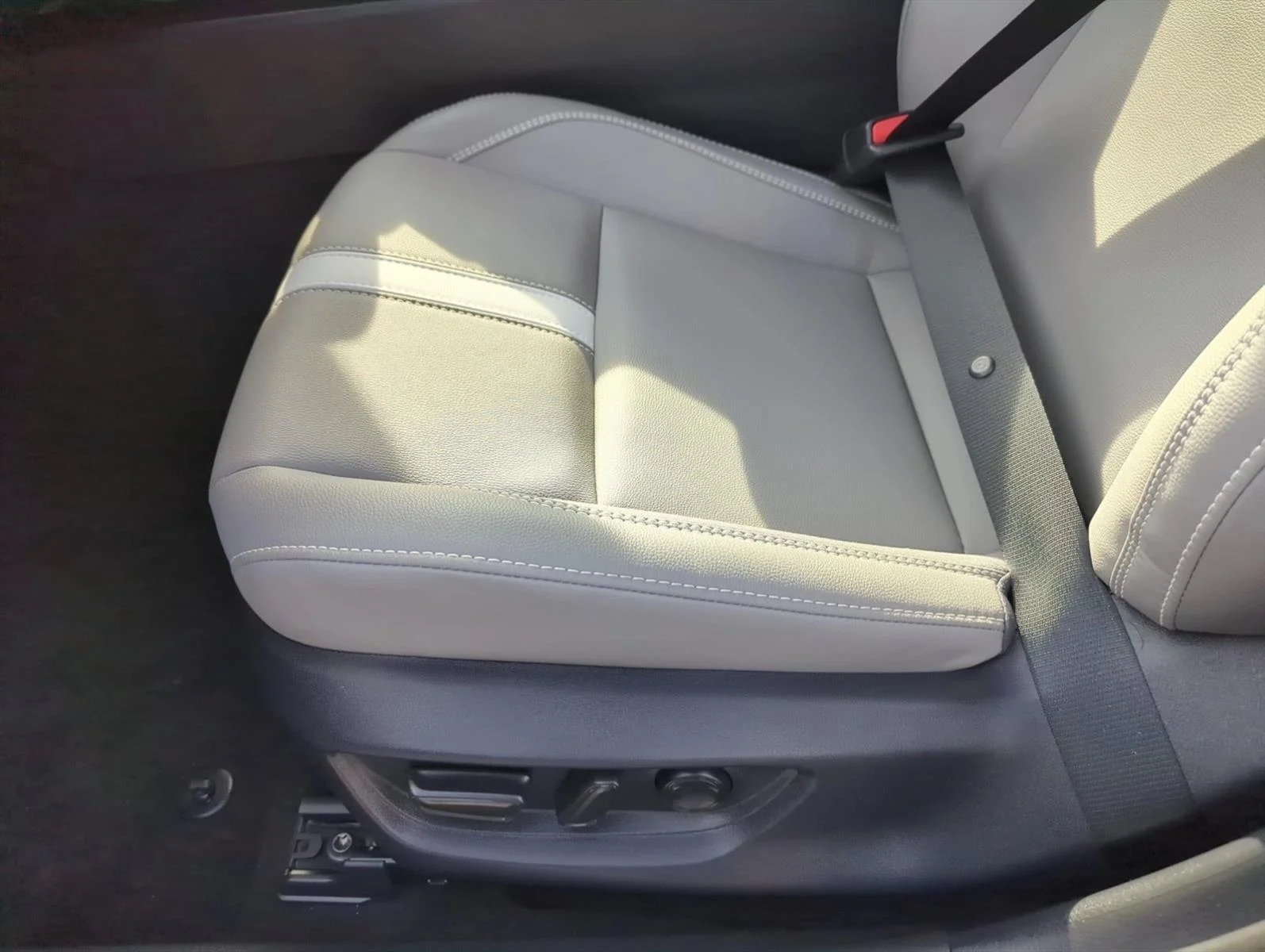 Used 2026 Ice Cap Toyota SE image 14