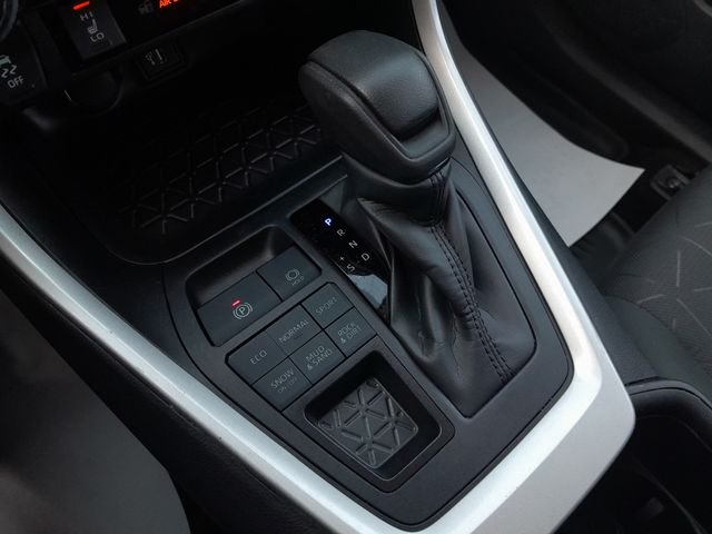 2024 Toyota RAV4 XLE - Photo 23