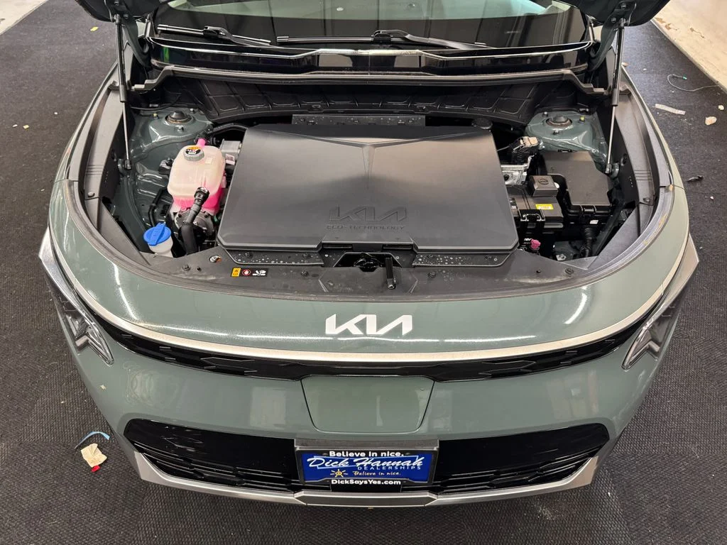 Used 2023 Green Kia Wind image 12