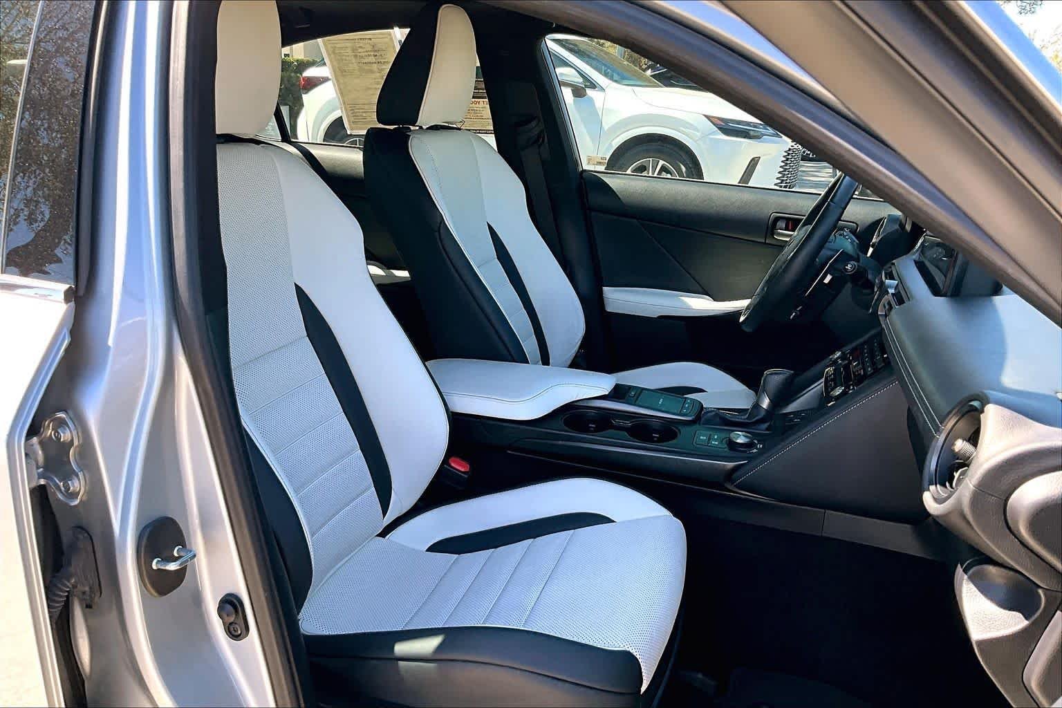 2023 Lexus IS 350 F SPORT - Photo 9