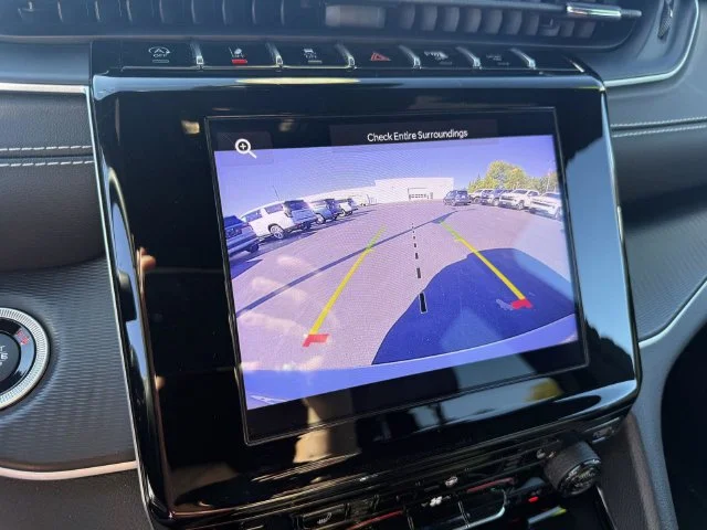 Used 2023 Silver Jeep Altitude image 7