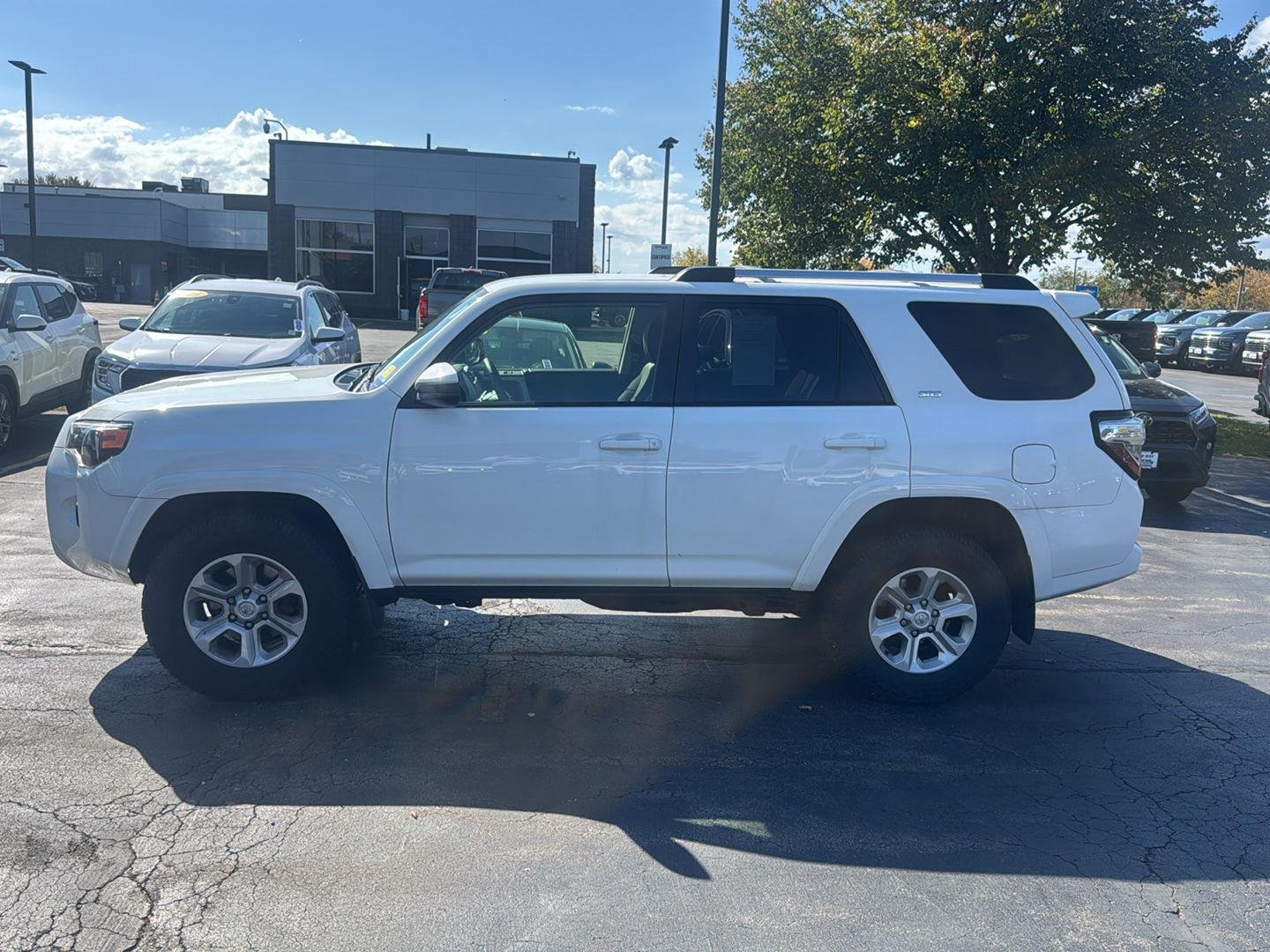 Used 2022 Super White Toyota SR5 image 6