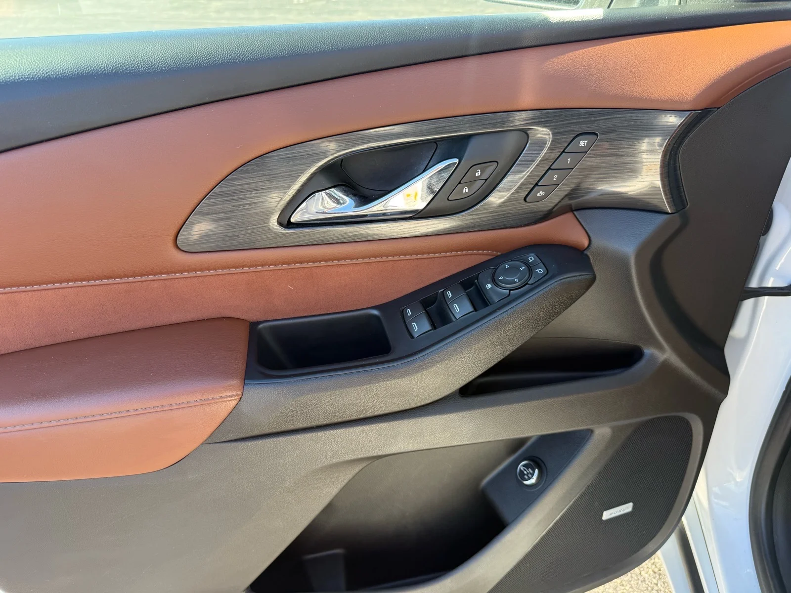 Used 2021 IRIDESCENT PEARL TRICOAT Chevrolet High Country image 21