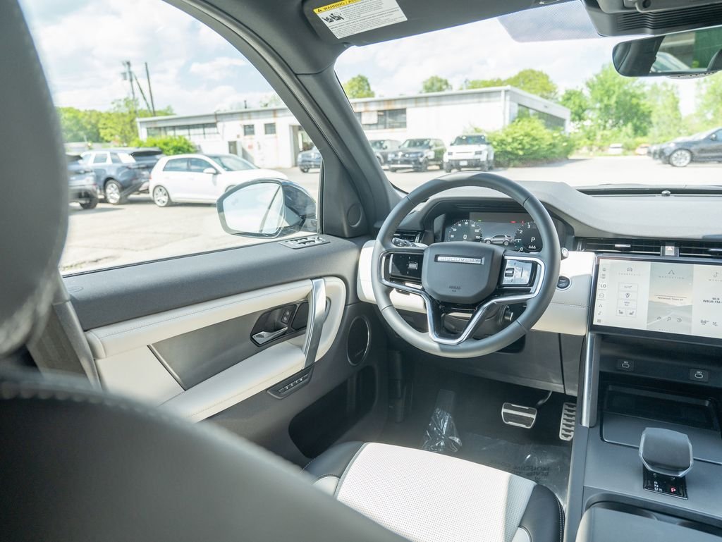 Used 2025 Silver Land Rover SE image 19