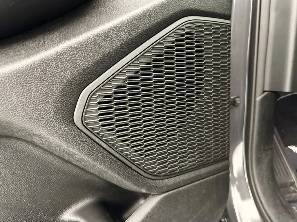 Used 2024 Gray Jeep Laredo X image 18