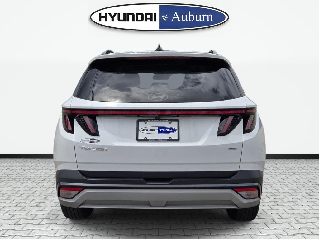 Used 2025 White Hyundai SEL Convenience image 6