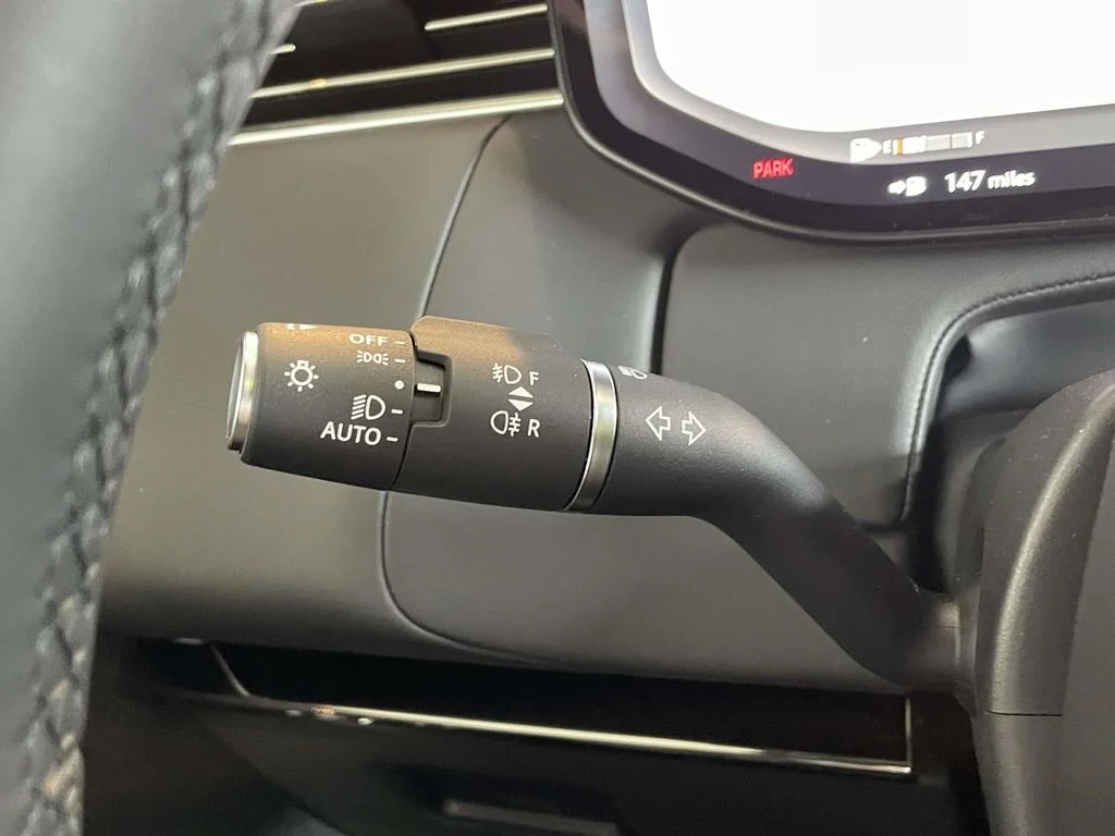 New 2026 Santorini Black Land Rover SE image 37
