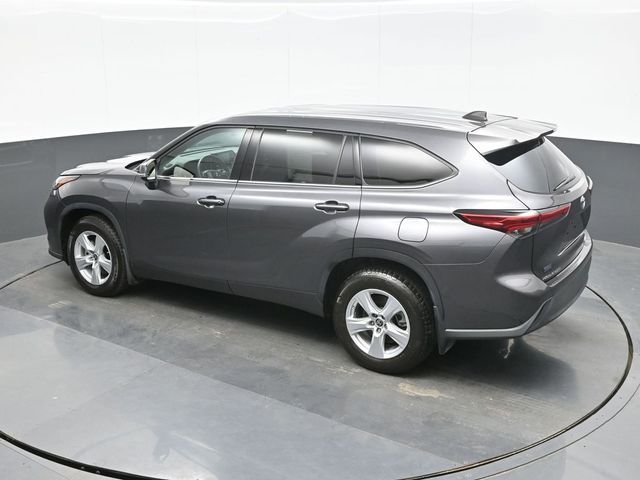 Used 2022 Gray Toyota LE image 11