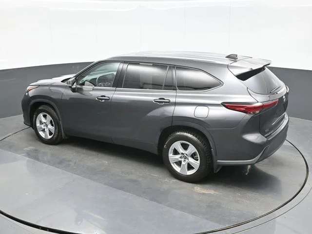 Used 2022 Gray Toyota LE image 11