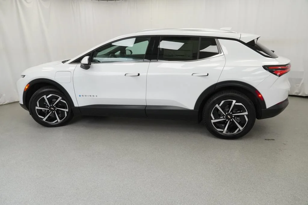 New 2026 Summit White Chevrolet LT image 37
