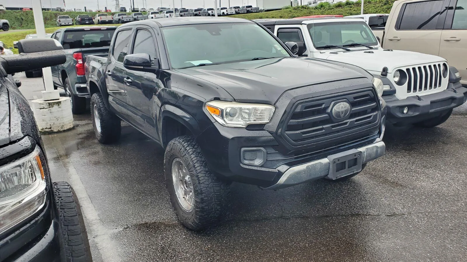Used 2018 Midnight Black Metallic Toyota SR image 2