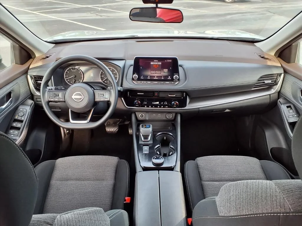 Used 2022 Silver Nissan SV Intelligent AWD image 25