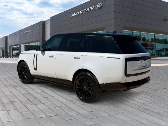 Used 2025 Ostuni Pearl White Premium Metallic Land Rover SE image 3