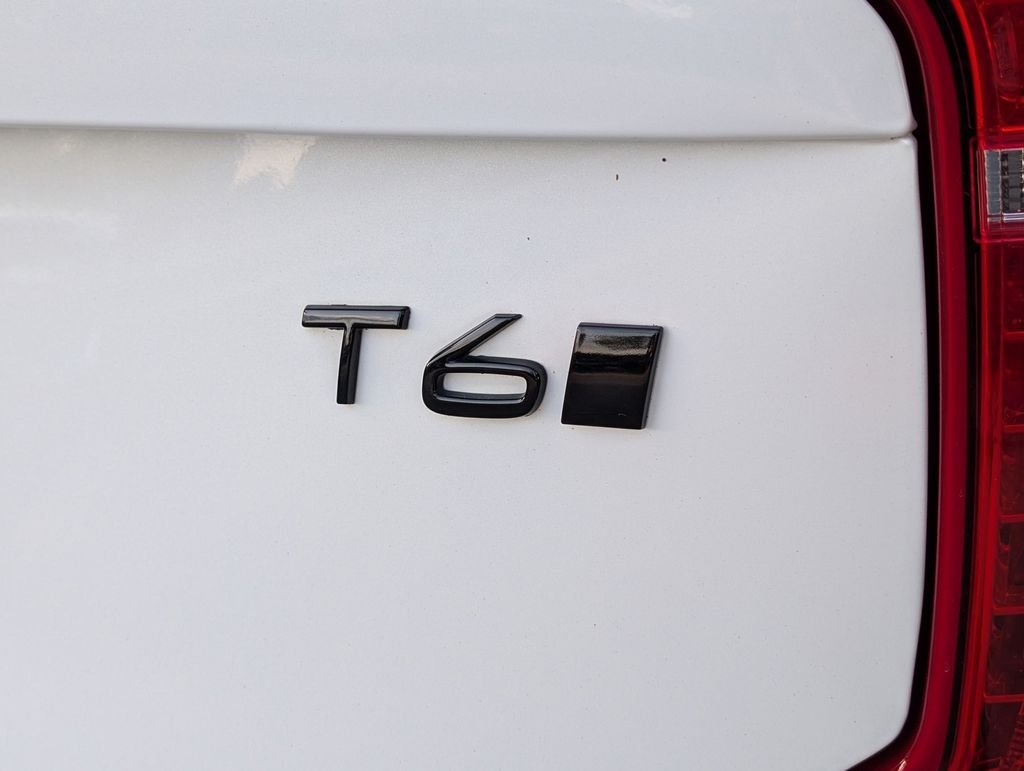 Used 2022 White Volvo T6 Inscription 6 Passenger image 35