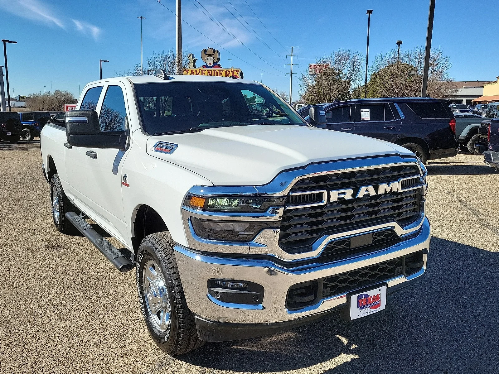 New 2026 PW7 Bright Whit Ram TRADESMAN CREW CAB 4X4 6