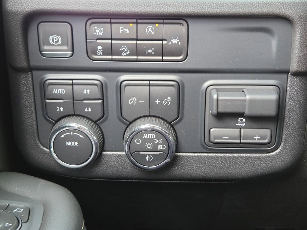 2025 Chevrolet Suburban Premier - Photo 16