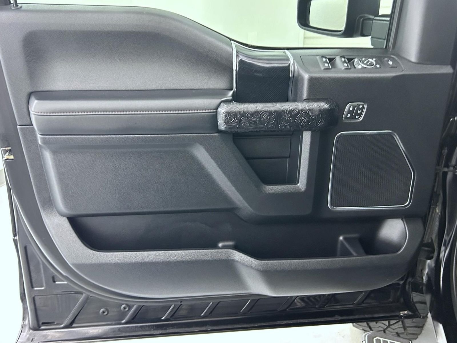 Used 2021 Agate Black Metallic Ford Platinum image 10