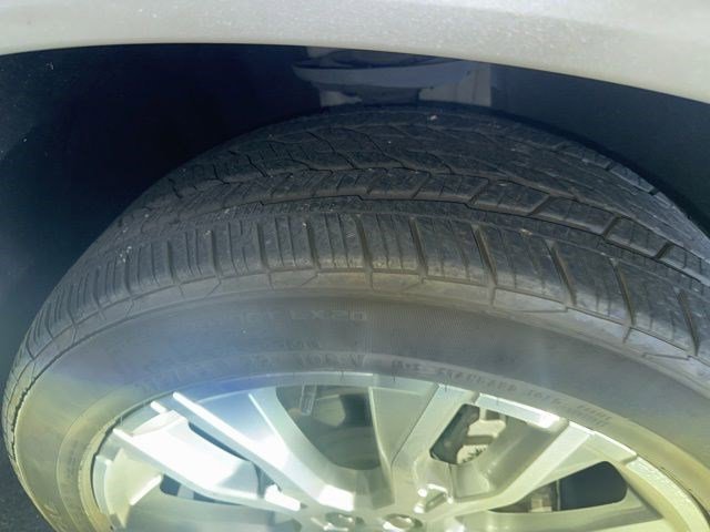 Used 2024 White Frost Tricoat GMC FWD Denali image 6