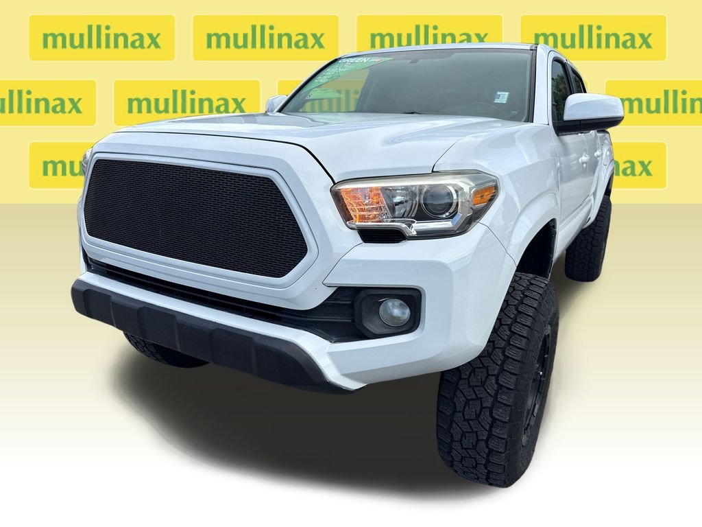 Used 2016 White Toyota SR5 image 9