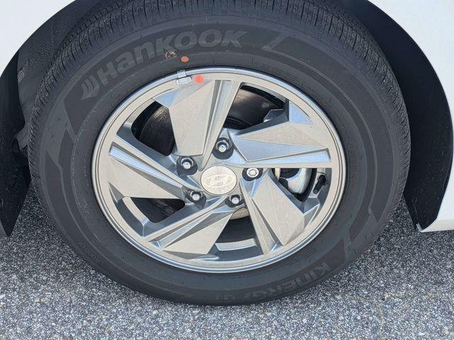 New 2026 White Hyundai SE image 11