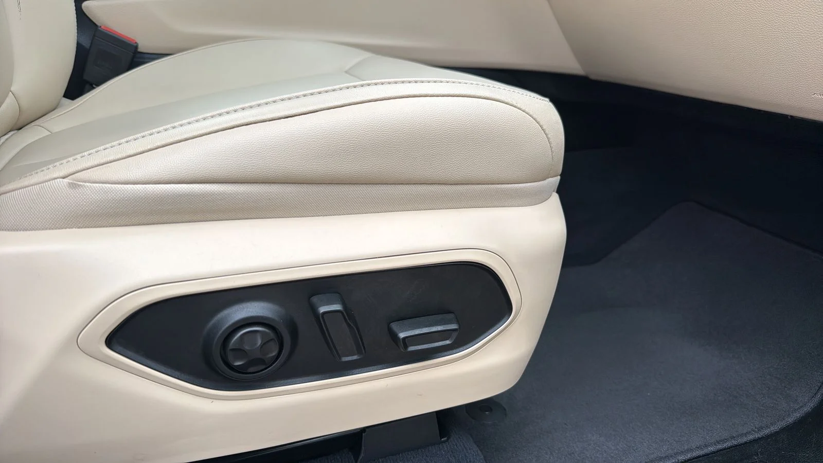 Used 2023 Red Jeep Limited image 24