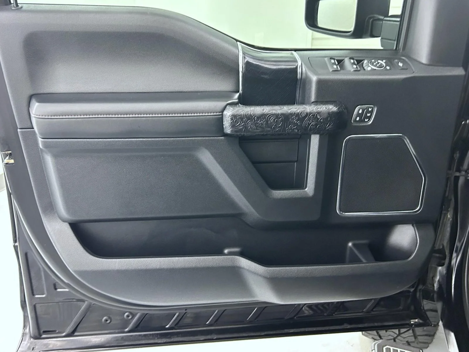 Used 2021 Black Ford Platinum image 10