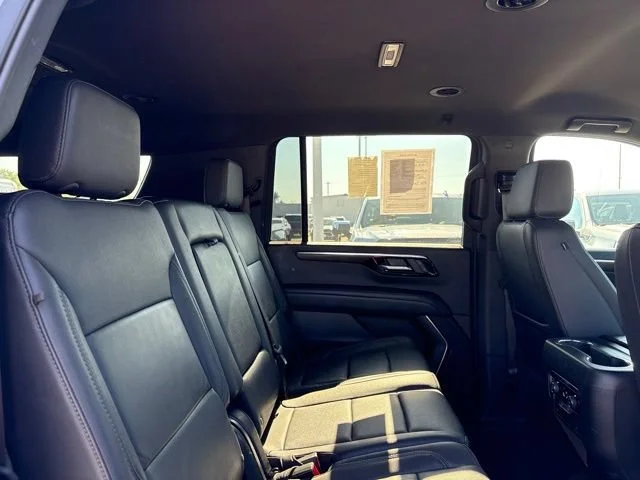 2025 Chevrolet Suburban Z71 - Photo 21