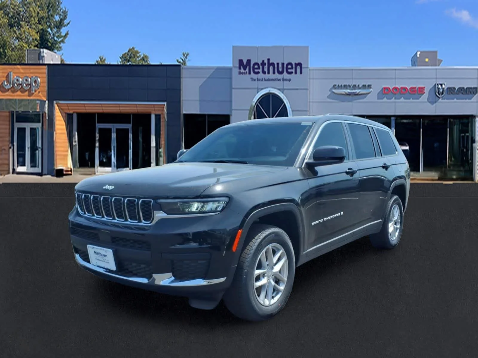 New 2026 Diamond Black Crystal Pearlcoat Jeep Laredo X image 3