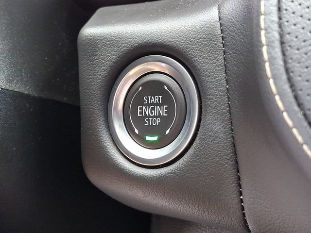 Used 2024 Iridescent Pearl Tricoat Chevrolet Premier image 26