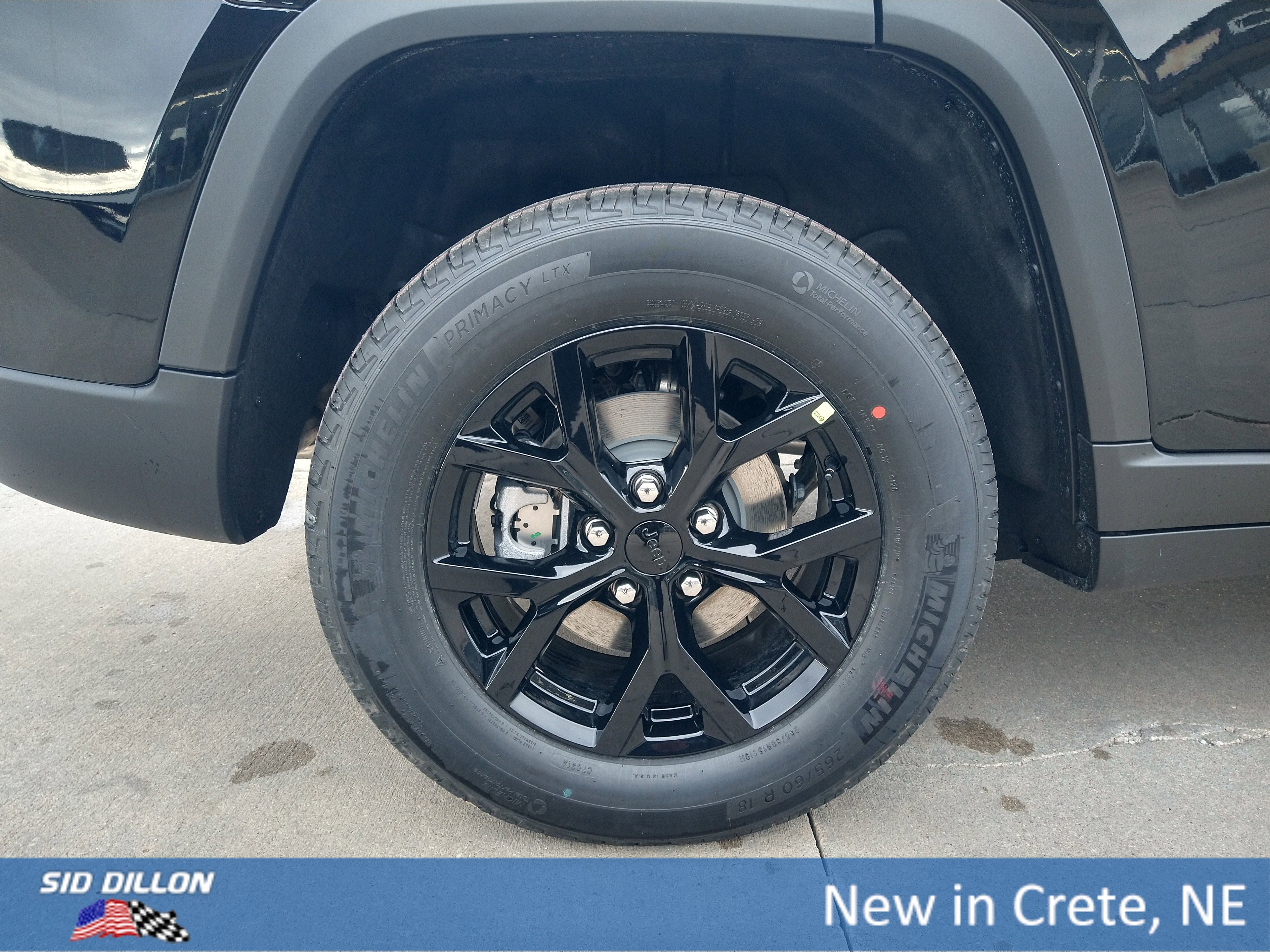 New 2026 Diamond Black Crystal Pearl-Coat Exterior Paint Jeep Laredo Altitude image 10
