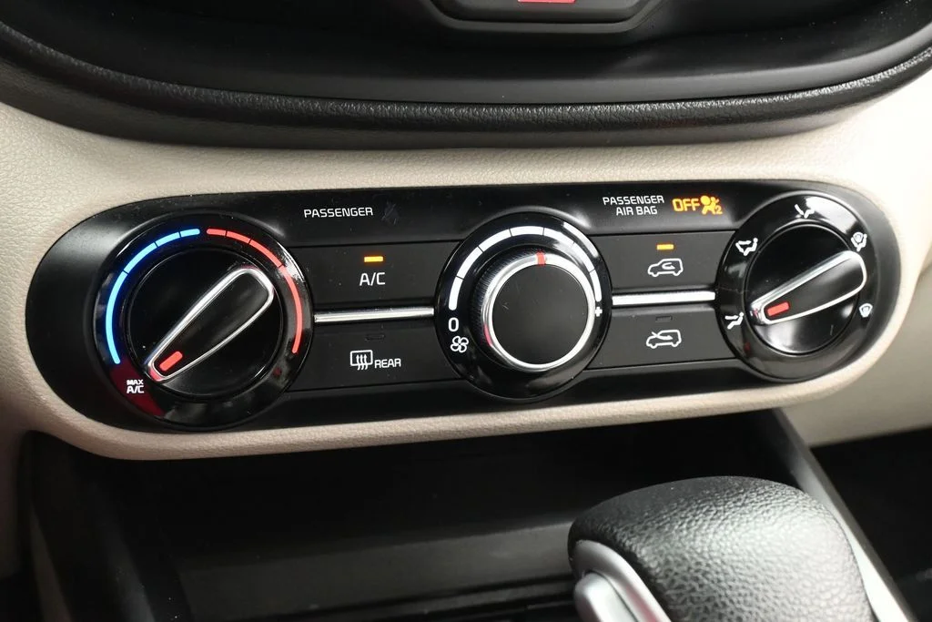 Used 2023 Fusion Black Kia LX image 18