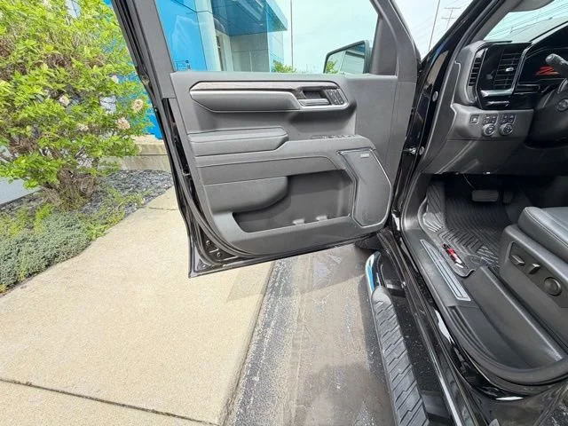 2025 Chevrolet Silverado 1500 LTZ - Photo 17