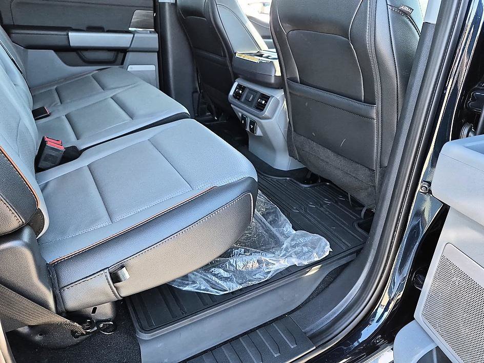 Used 2025 Blue Metallic Ford LARIAT image 33