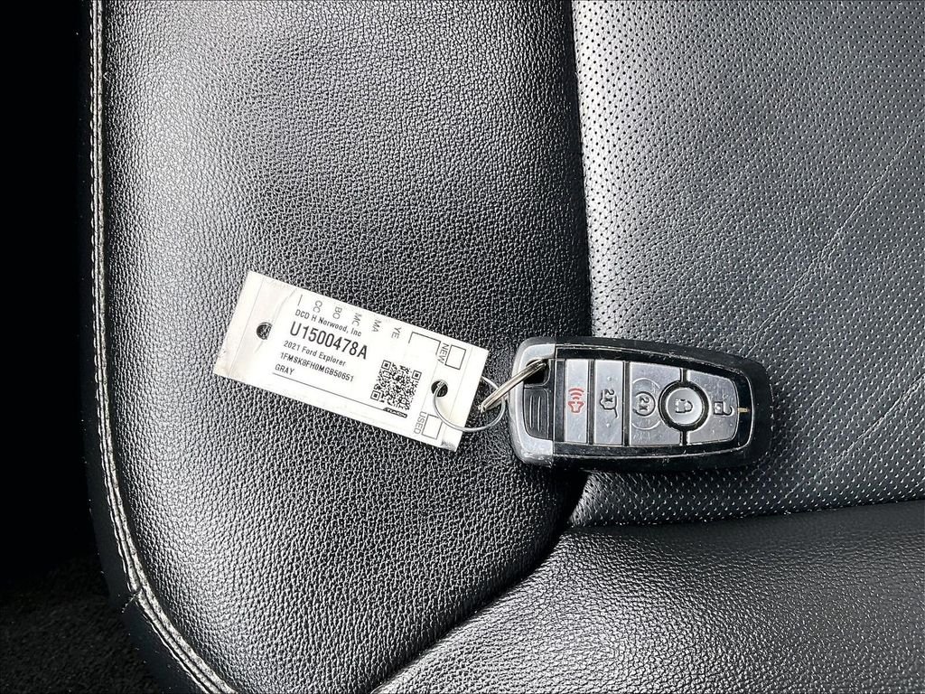 Used 2021 Gray Ford Limited image 30