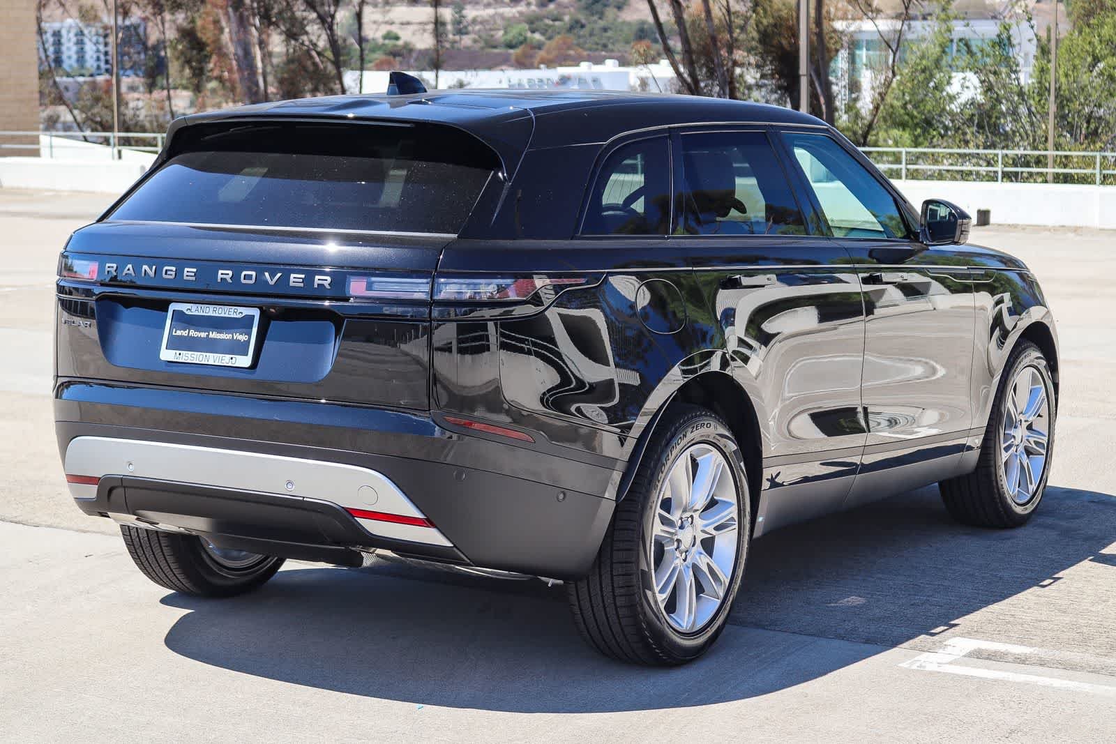 New 2026 Santorini Black Land Rover S image 4