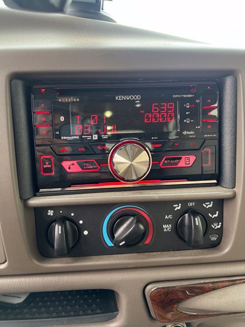 Used 2000 Green Ford Limited image 7