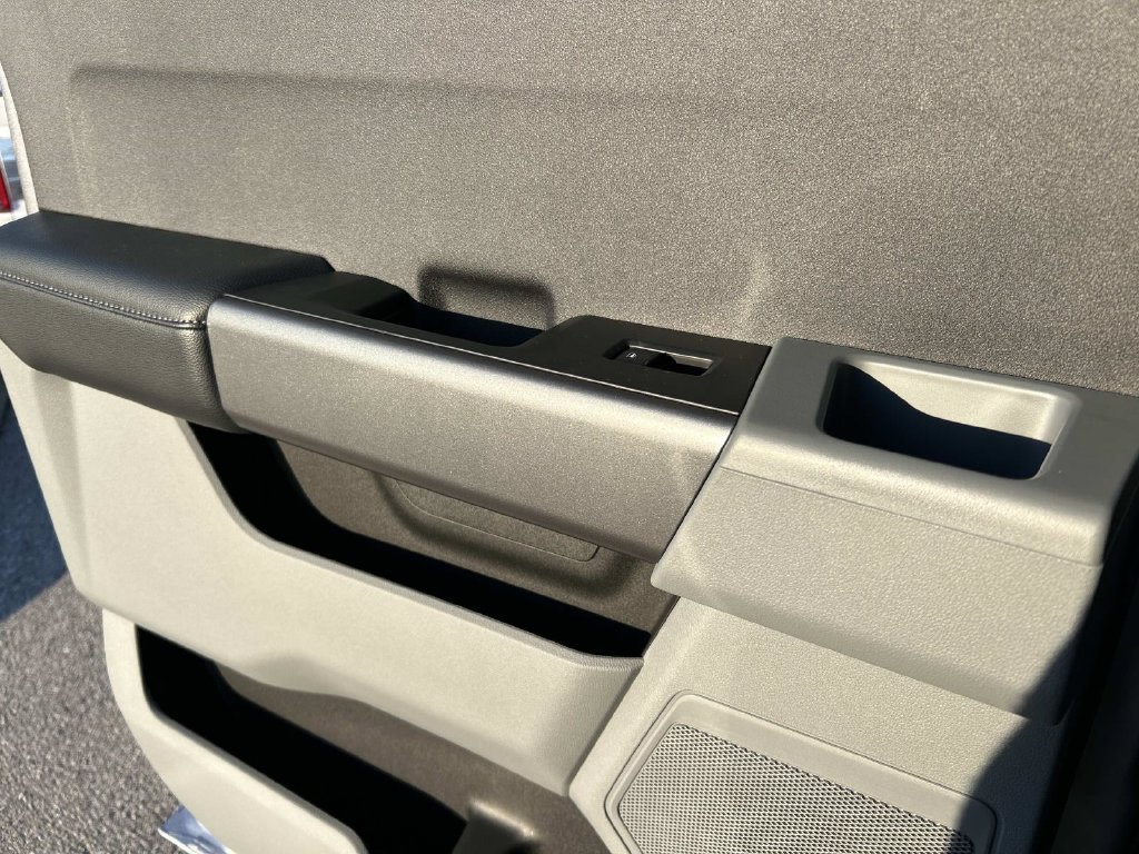 New 2027 Iconic Silver Metallic Ford F-250® XLT image 13