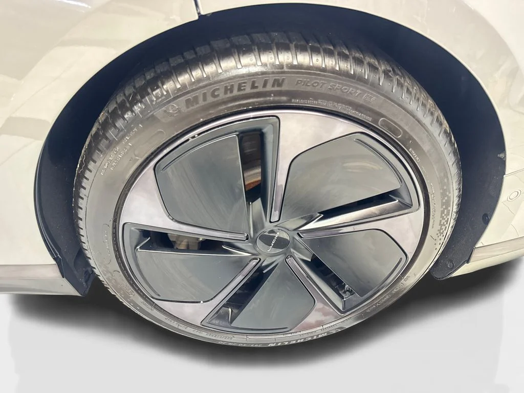 Used 2024 Silver Lucid Touring image 82