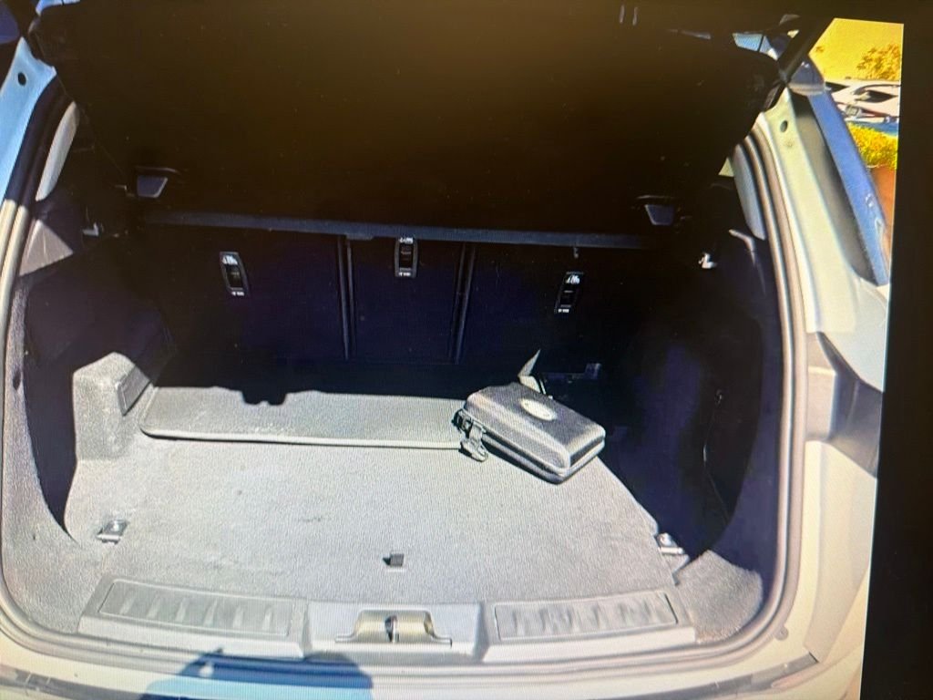 Certified Used 2023 Fuji White Land Rover SE image 13