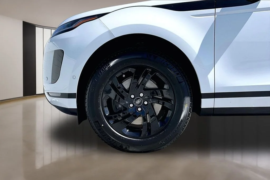 New 2026 Fuji White LAND ROVER S image 13