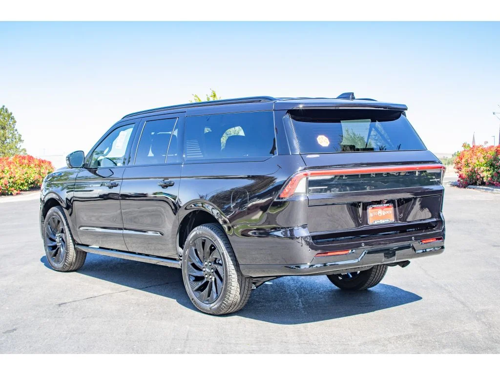 New 2026 Infinite Black Metallic Clearcoat Lincoln Reserve image 6