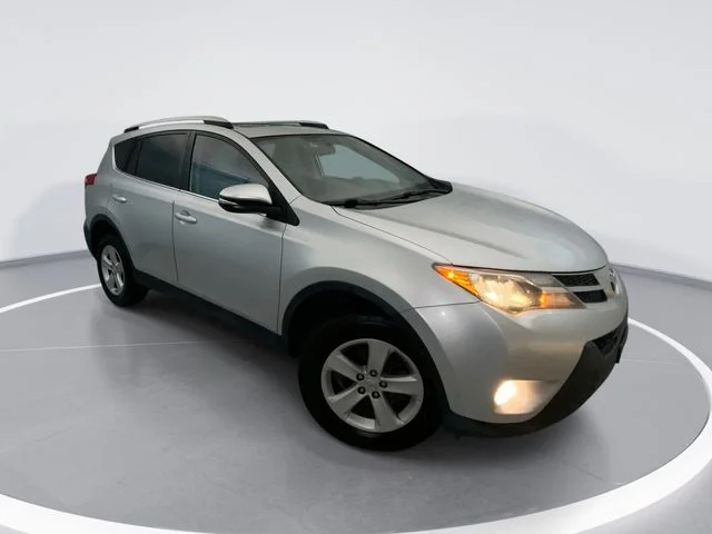 Used 2014 Silver Toyota XLE image 1