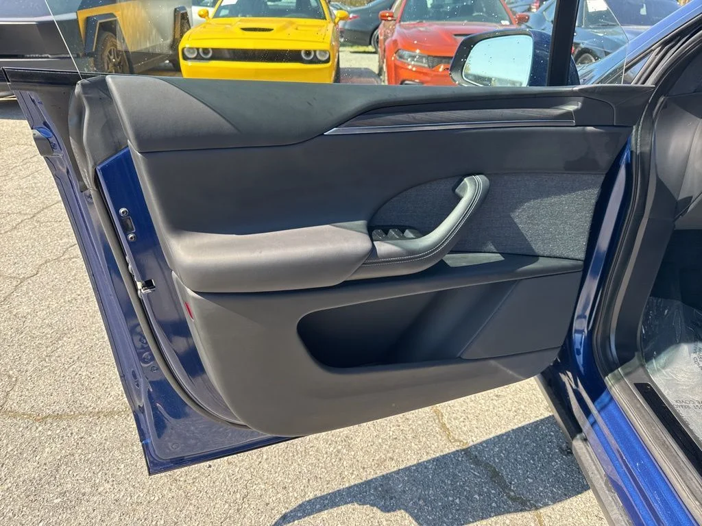 Used 2024  Tesla Base image 27