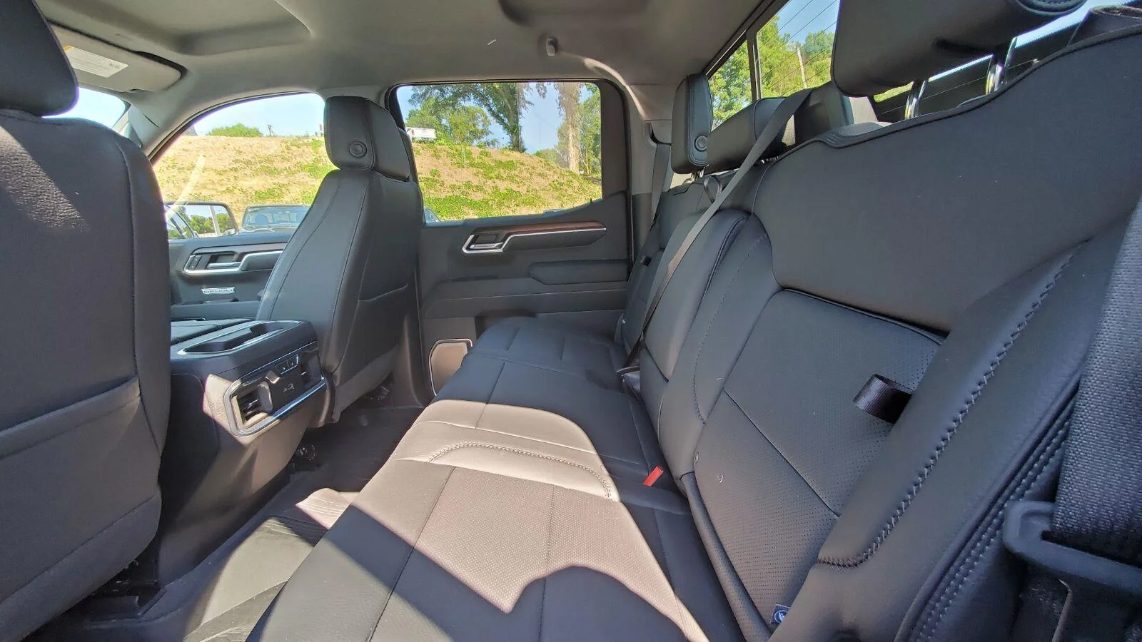 Used 2025 Onyx Black GMC Denali image 5