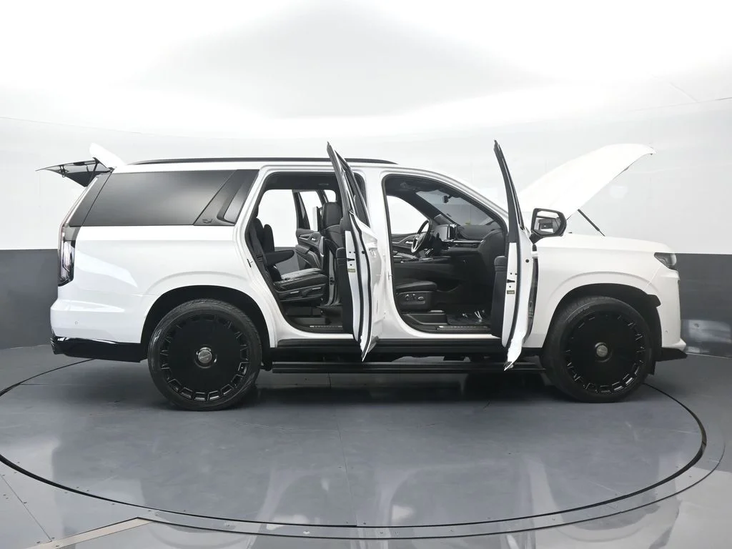 Used 2023 Crystal White Tricoat Cadillac V-Series image 102