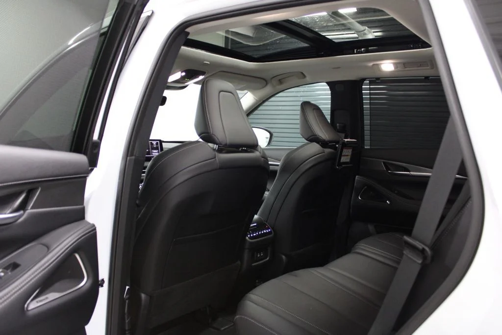 Certified Used 2026 White INFINITI LUXE image 35