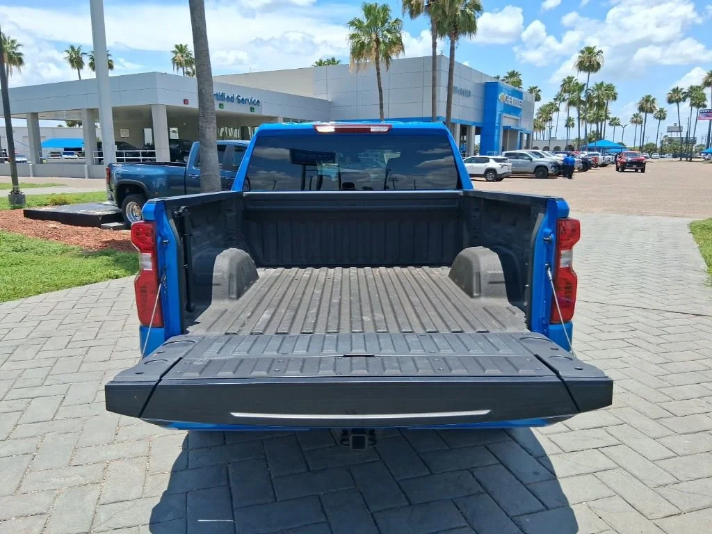 Used 2025 Riptide Blue Metallic Chevrolet Custom image 5